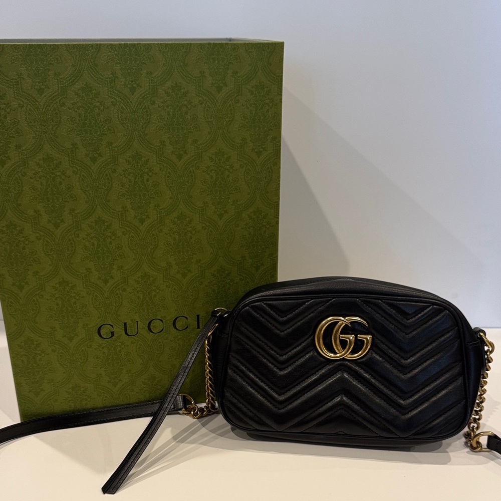 Gucci Black Chevron Crossbody Bag camera bag // amazing condition!